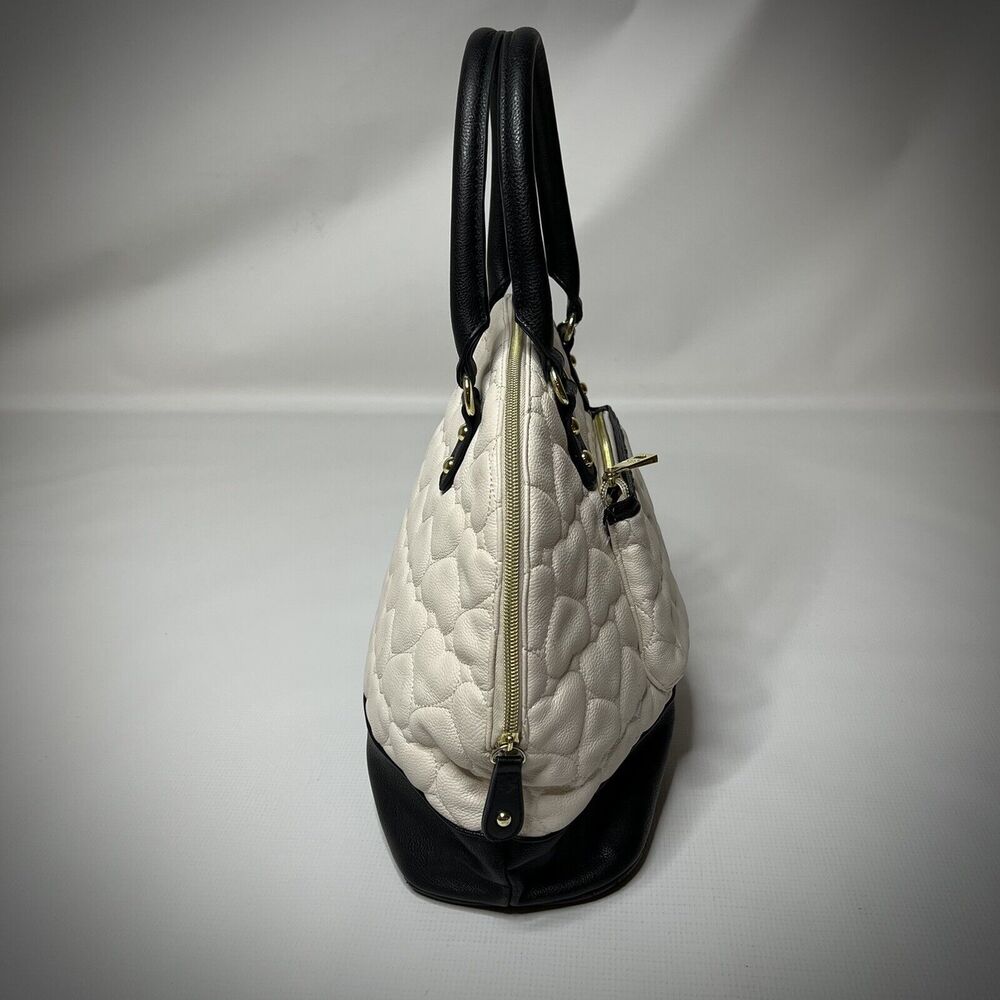 BETSEY JOHNSON WHITE AND BLACK HEART QUILTED SATCHEL HANDBAG CLASSIC - Picture 3 of 10
